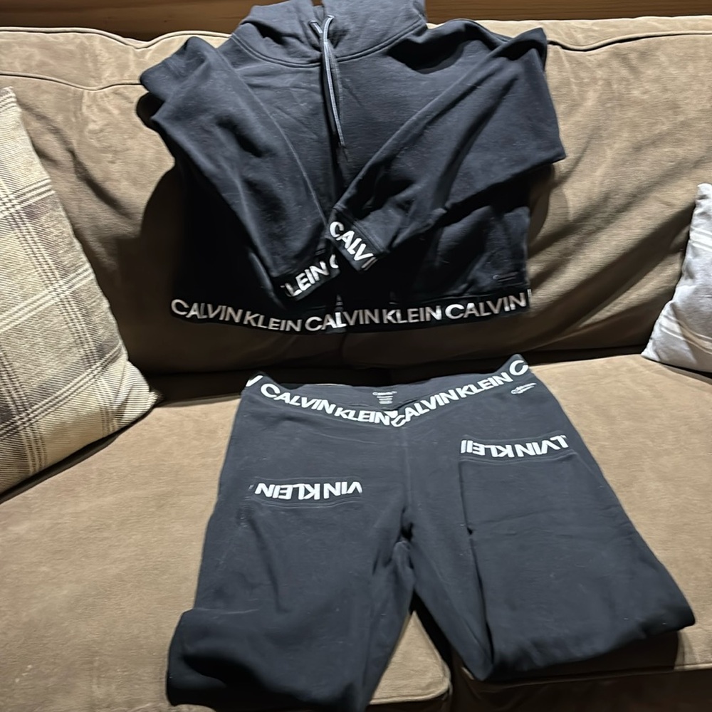 Women’s extra large Calvin Klein crop sweat